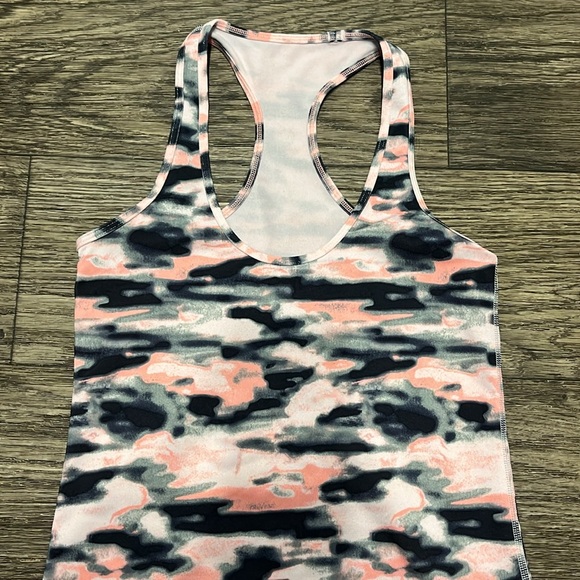 Lululemon Barely Pink Camo Racerback Tank size 4 - Picture 3 of 7